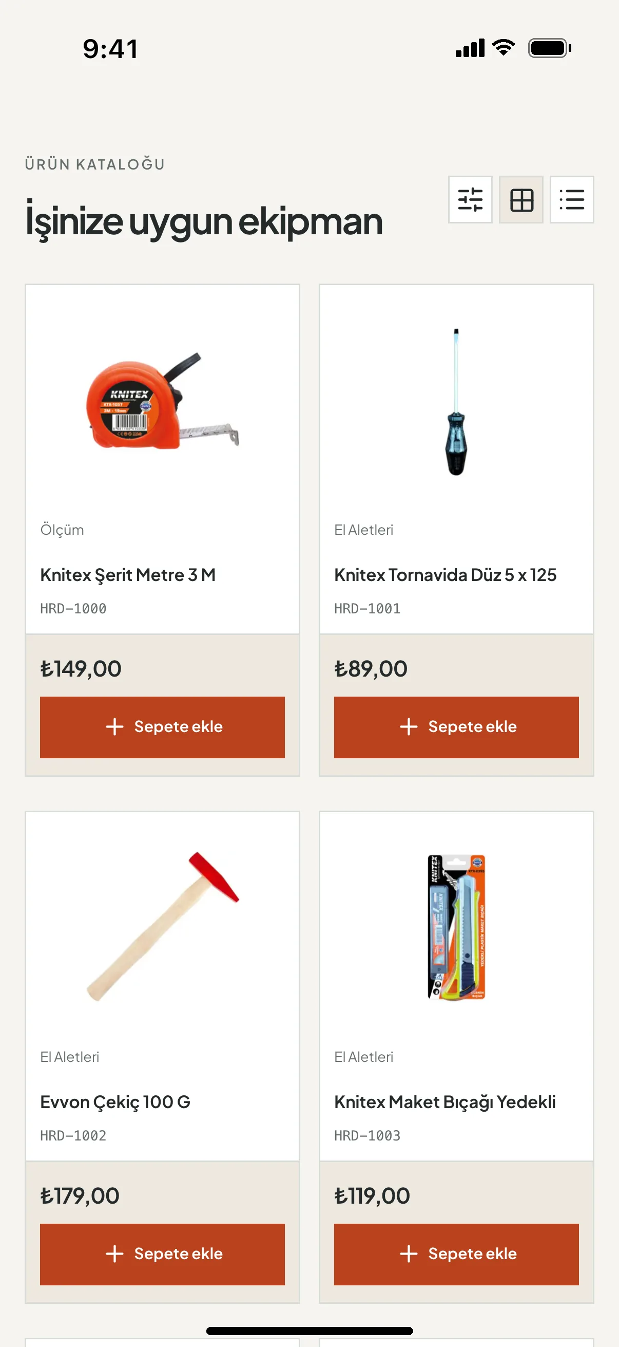 Beyaz zeminde çekilmiş ürünlerin katalog görünümü